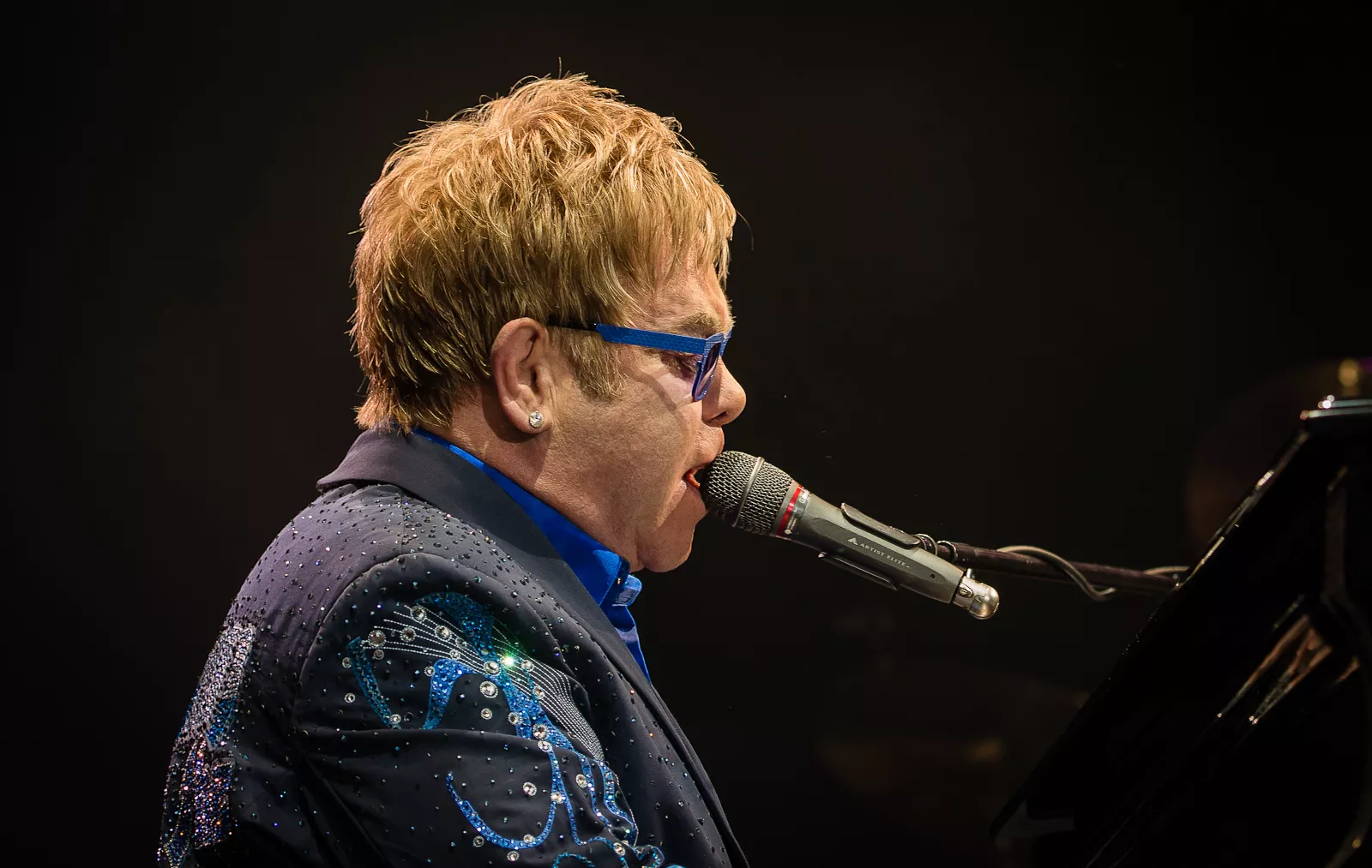 Elton John: Elton John, Skovdalen, Aalborg