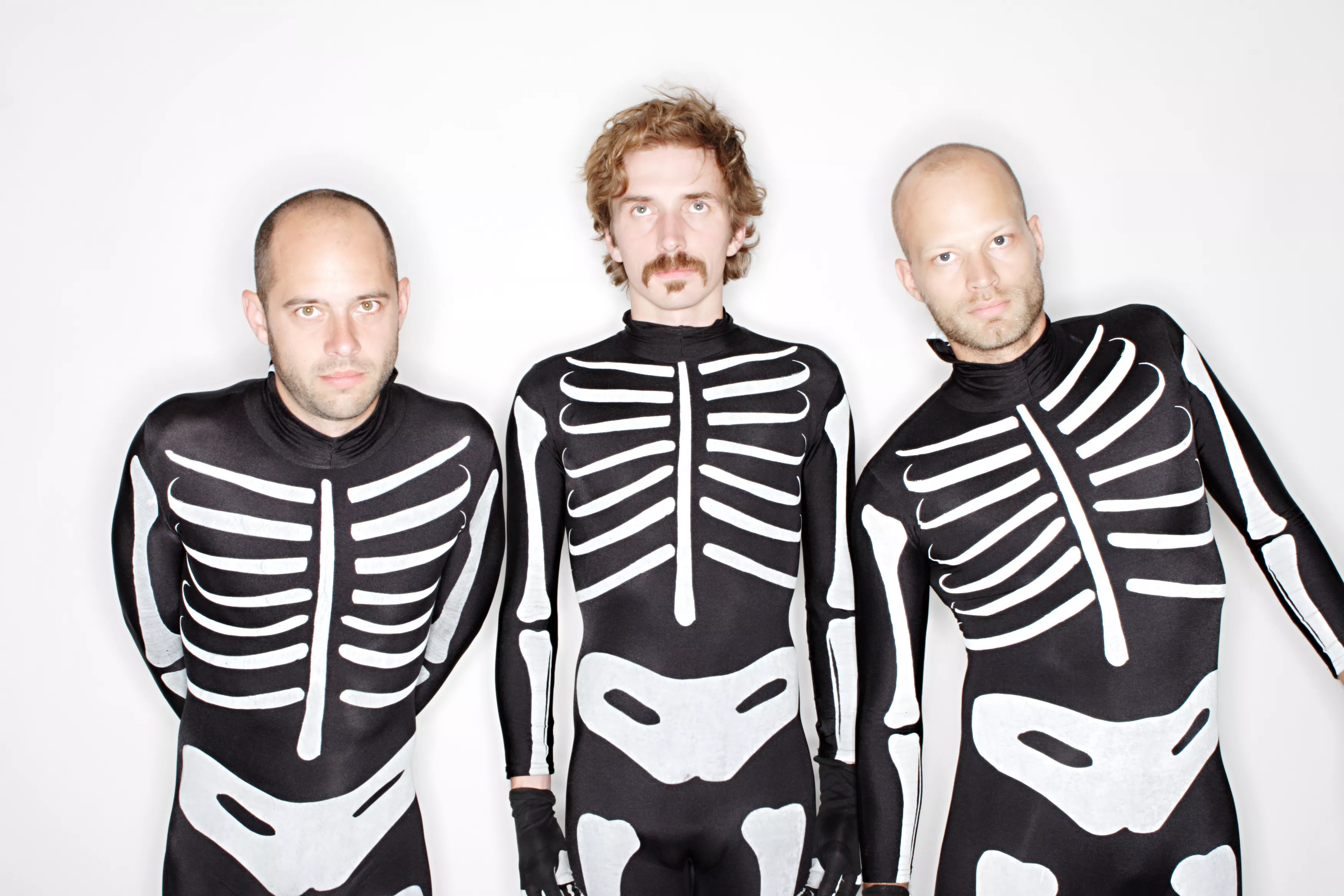 WhoMadeWho giver natkoncert