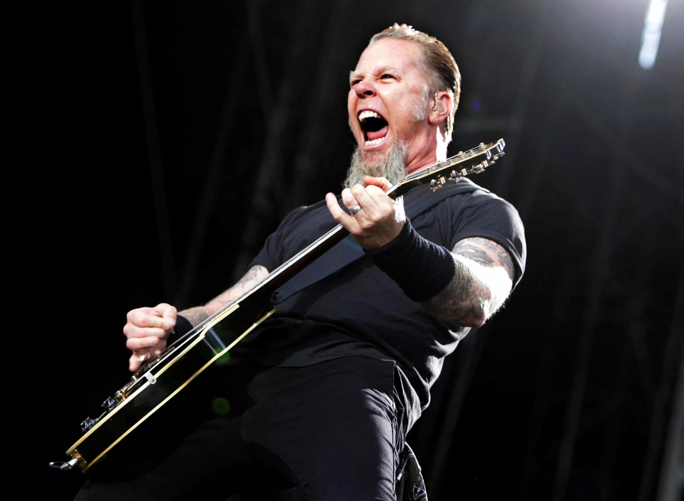 Madforgiftning bag Metallica-aflysning