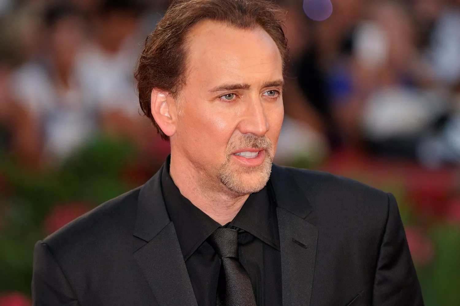 Se Nicolas Cage i bizart karaoke-cover af ”Purple Rain”