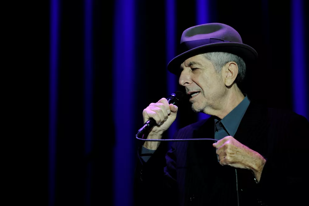 Leonard Cohen hjælper i Australien