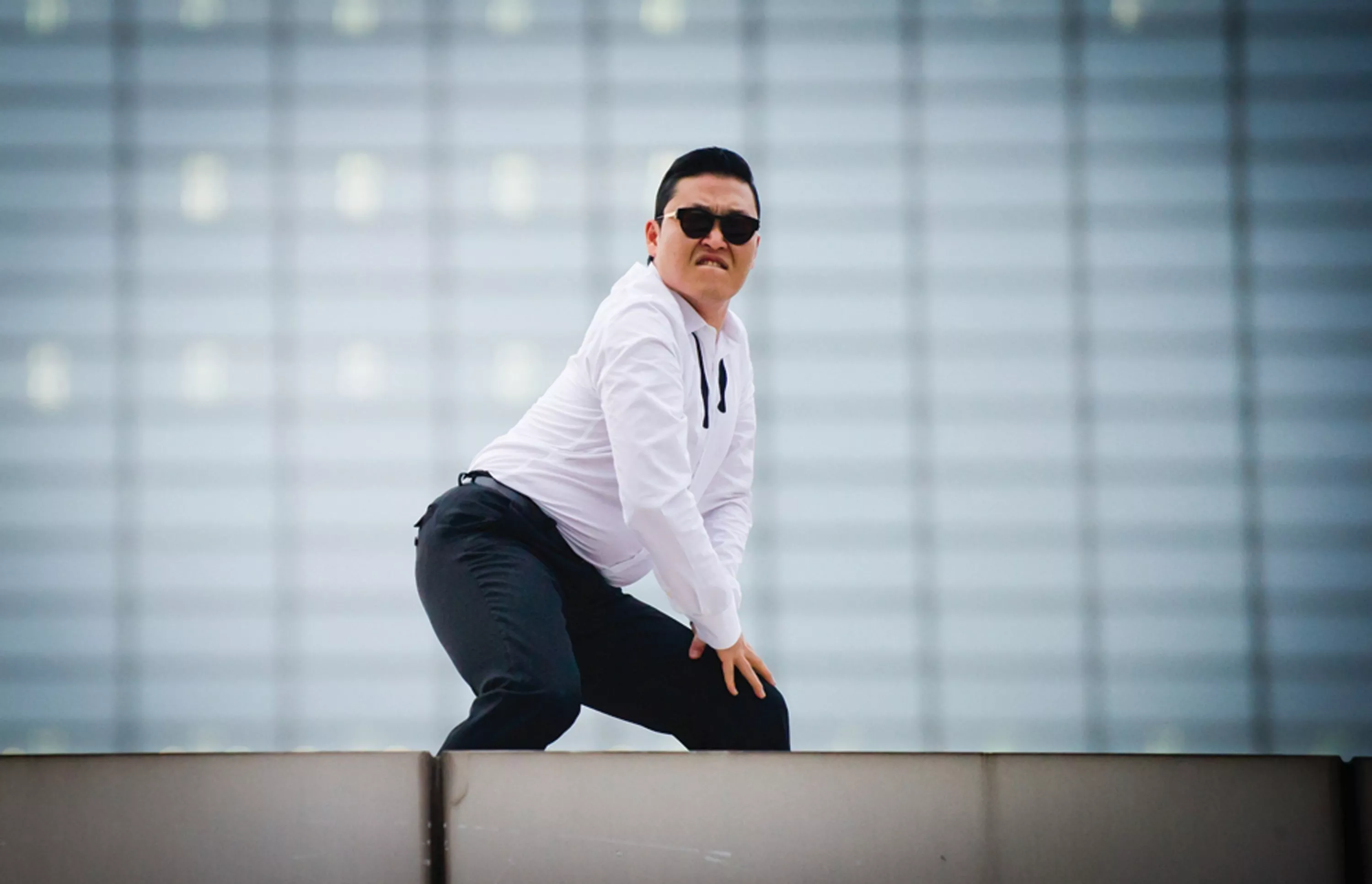 Gangnam Style-stjerne i biluheld
