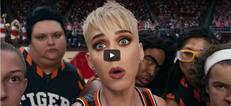 Katy Perry spiller bizar basketball i ny musikvideo