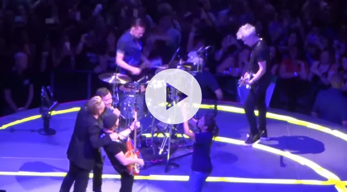 Se: U2 inviterer Jimmy Fallon og The Roots på scenen