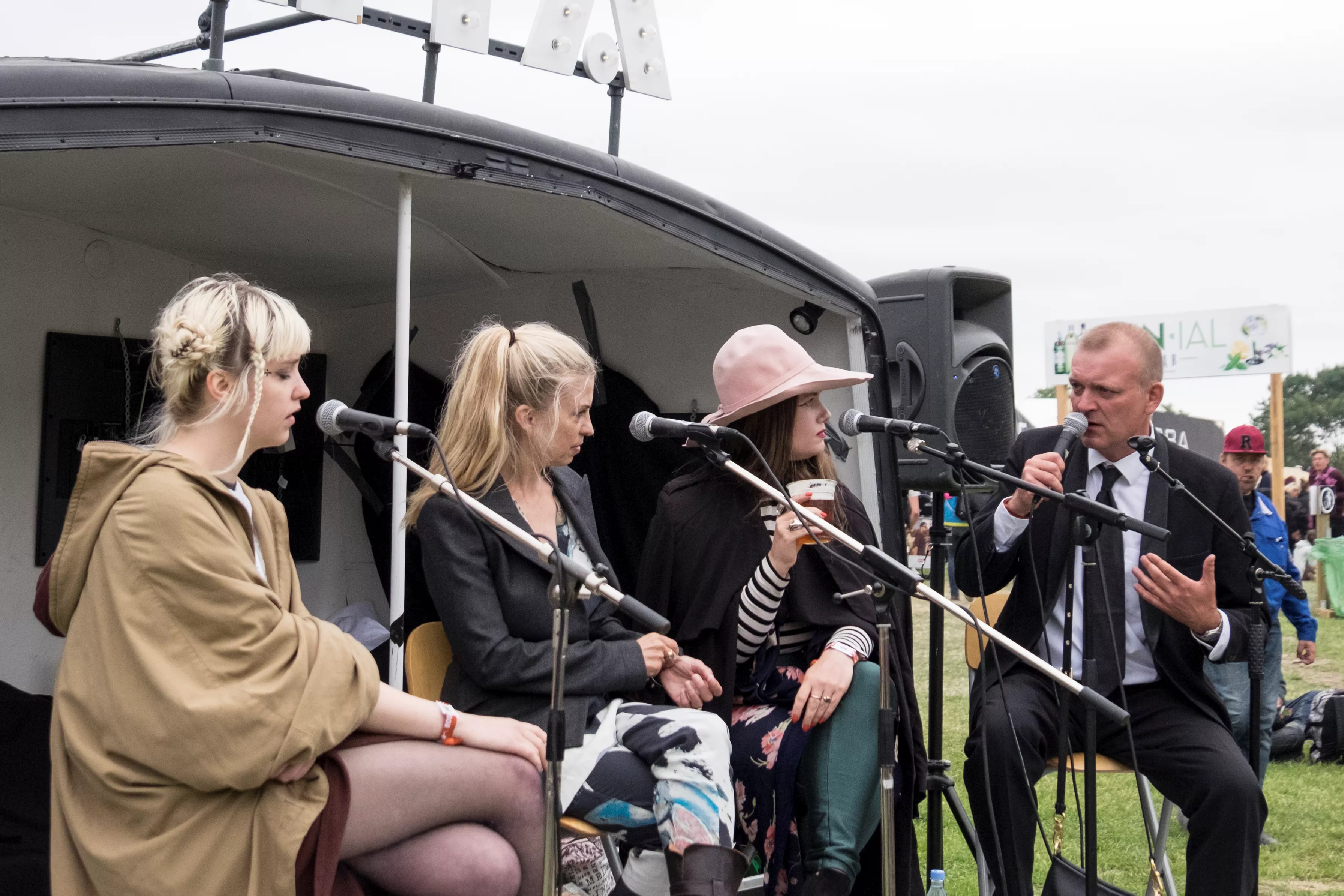 Se musikere møde anmeldere til GAFFA Sessions på Roskilde Festival