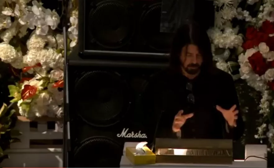 Grohl i tårar på Lemmys begravning