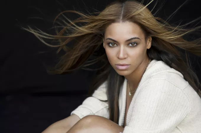 Erik Almqvist attackerar Beyoncé på Twitter