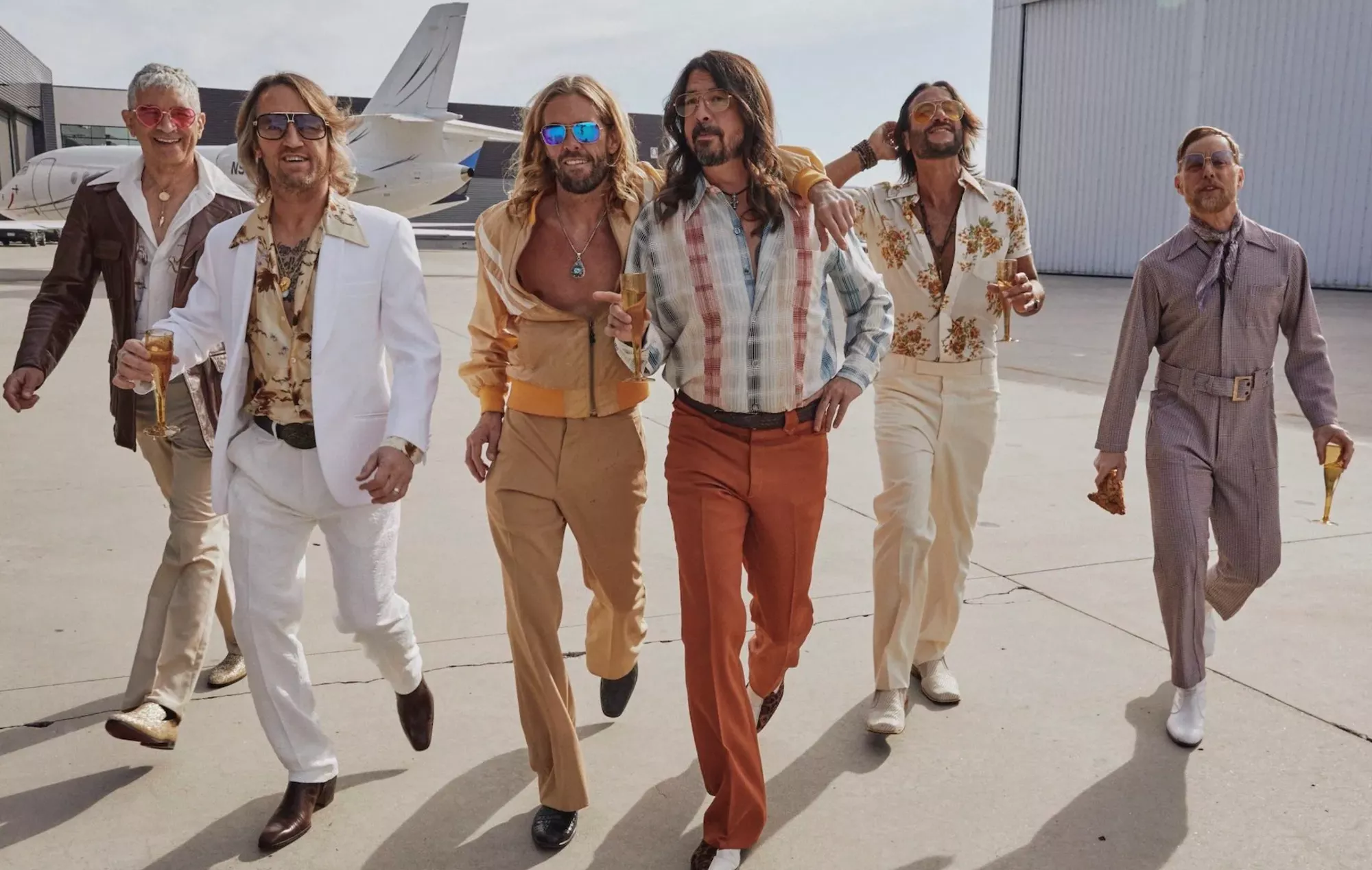Foo Fighters' alter ego Dee Gees udgiver diskoplade