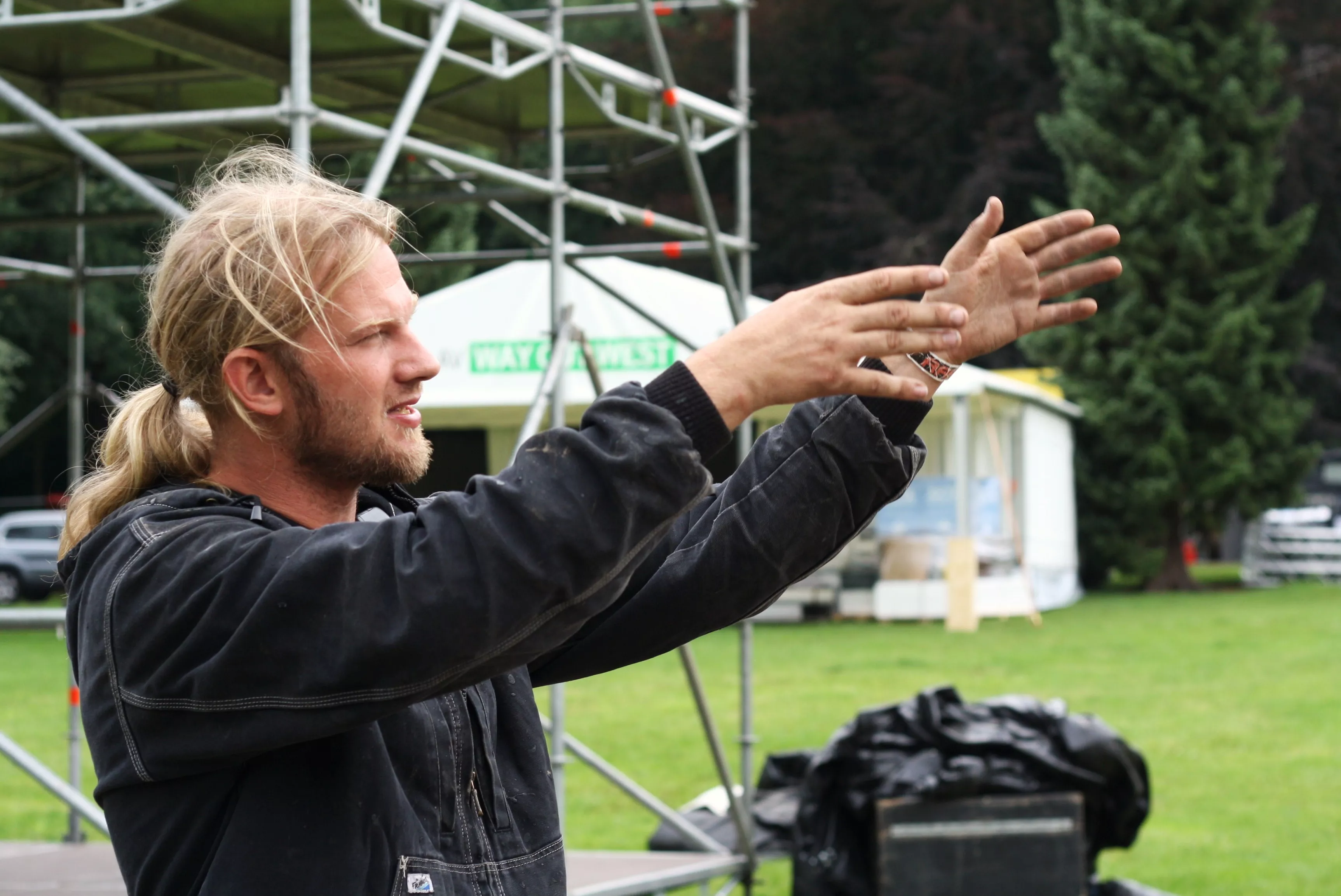 Scenbyggare Stefan lyfter Azalea mot nya höjder