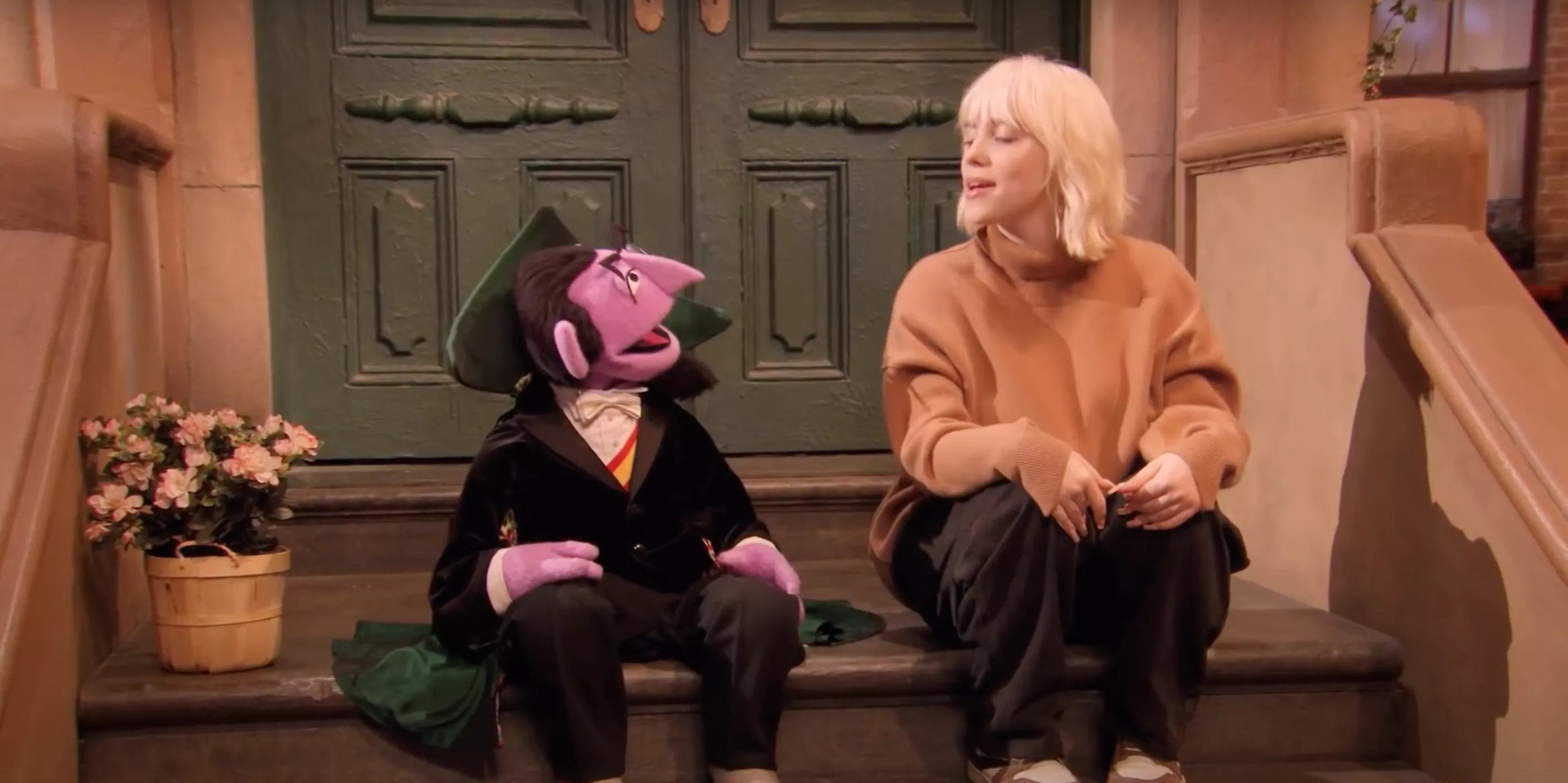 Se Billie Eilish sjunga duett i Sesame Street