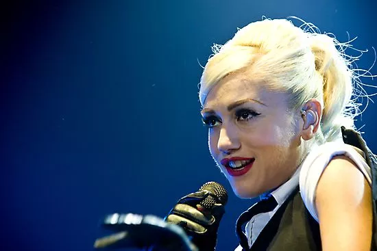 Gwen Stefani donerar pengar till Japan