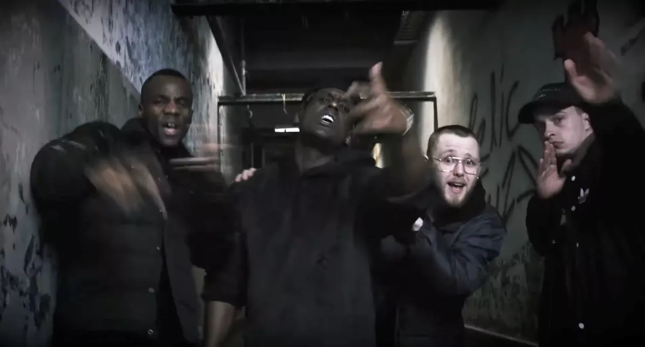 VIDEO: Negash Ali allierer sig med andre stærke Aarhus-rappere 