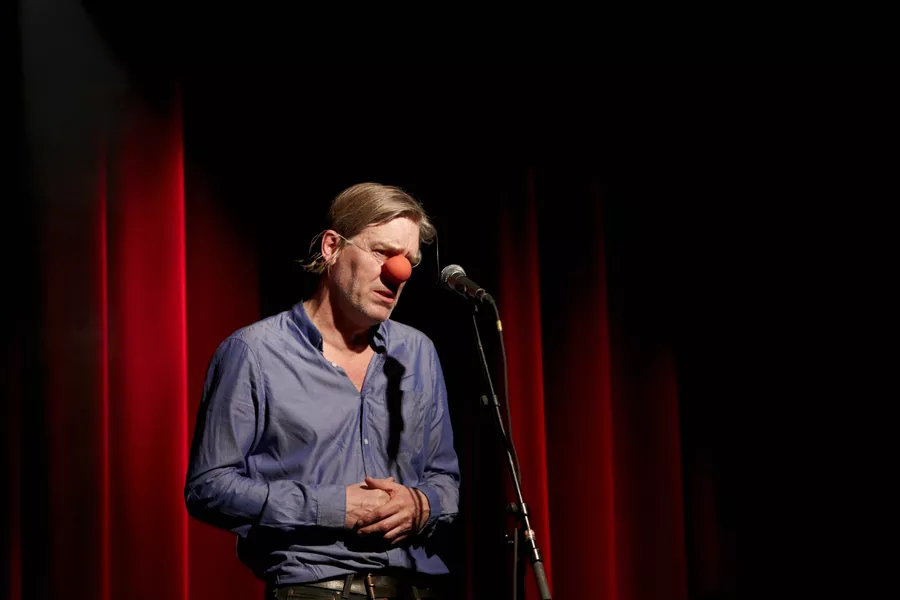 Peter A.G. opfører “Det Scene Show 2”