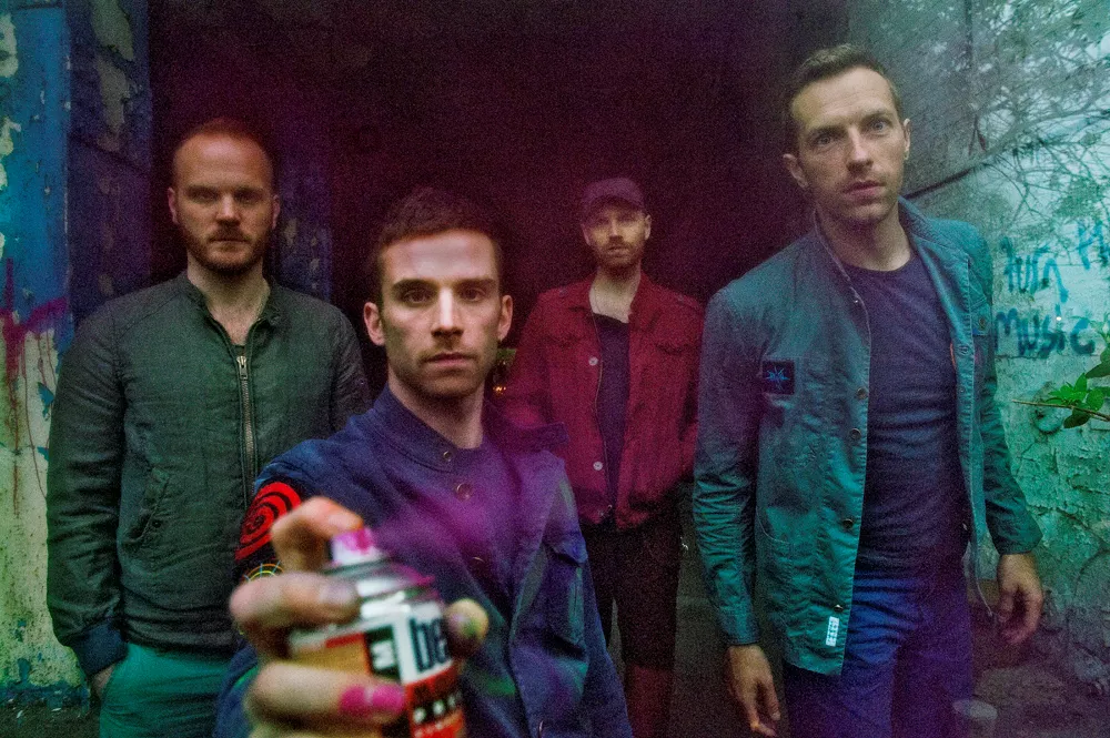 Lyt til Coldplays nye sang "Don't Let It Break Your Heart"